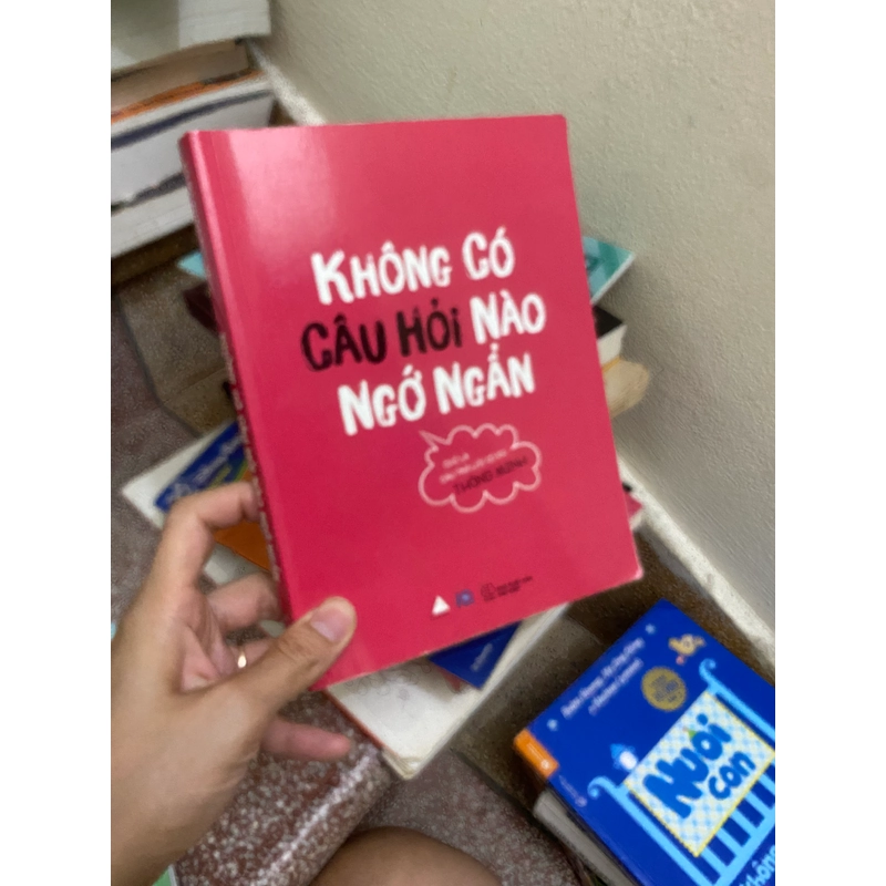 Sách không có câu hỏi nào ngớ ngẩn 312475