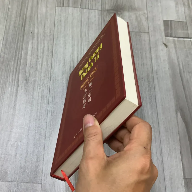 Hùng vương thánh tổ ngọc phả. Có chữ ký tặng. 10a4 1027878