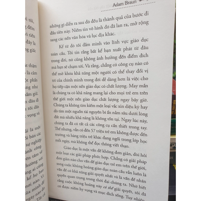 Lời hứa về một cây bút chì (The Promise of a Pencil) (Adam Braun, 2017) 477805