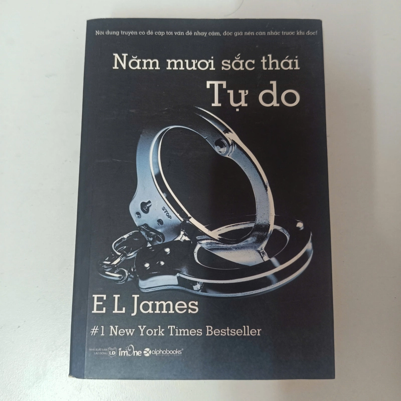 Năm mươi sắc thái (trọn bộ ba tập - Xám, Đen, Tự do) - E L James 543610