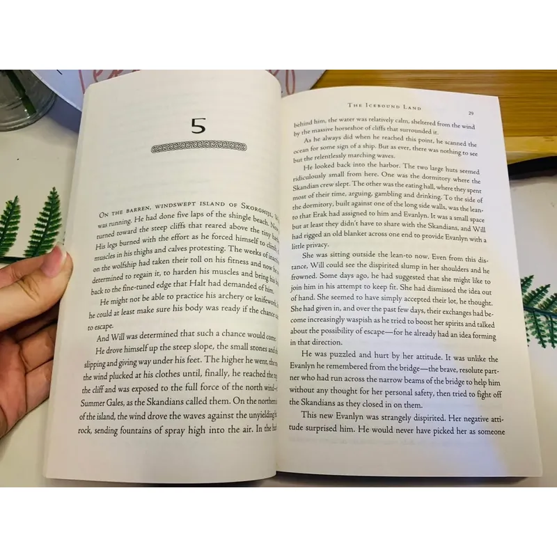 [Sách tiếng Anh 2hand] Like new 90% - 🛡️ The Icebound Land – John Flanaganhh 💫 598286