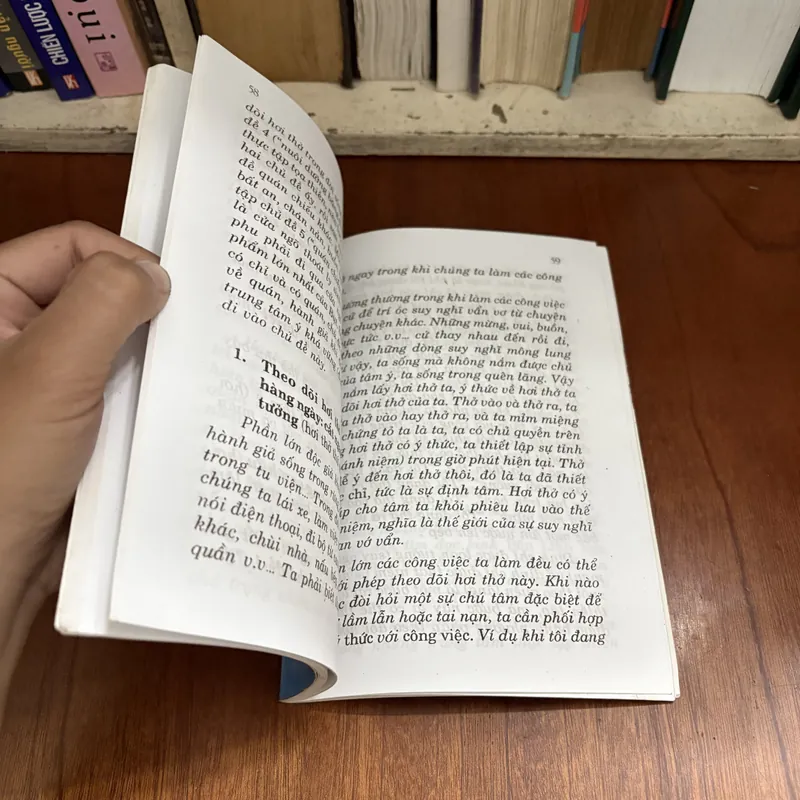 II Sách Phật Giáo: Kinh Quán Niệm Hơi Thở - Nhất Hạnh (Dịch Và Chú Giải) - Lá Bối 589578