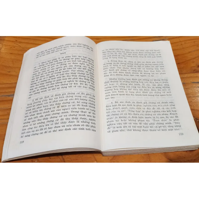 Bình luận khoa học: BỘ LUẬT TỐ TỤNG HÌNH SỰ (577 trang) 791936