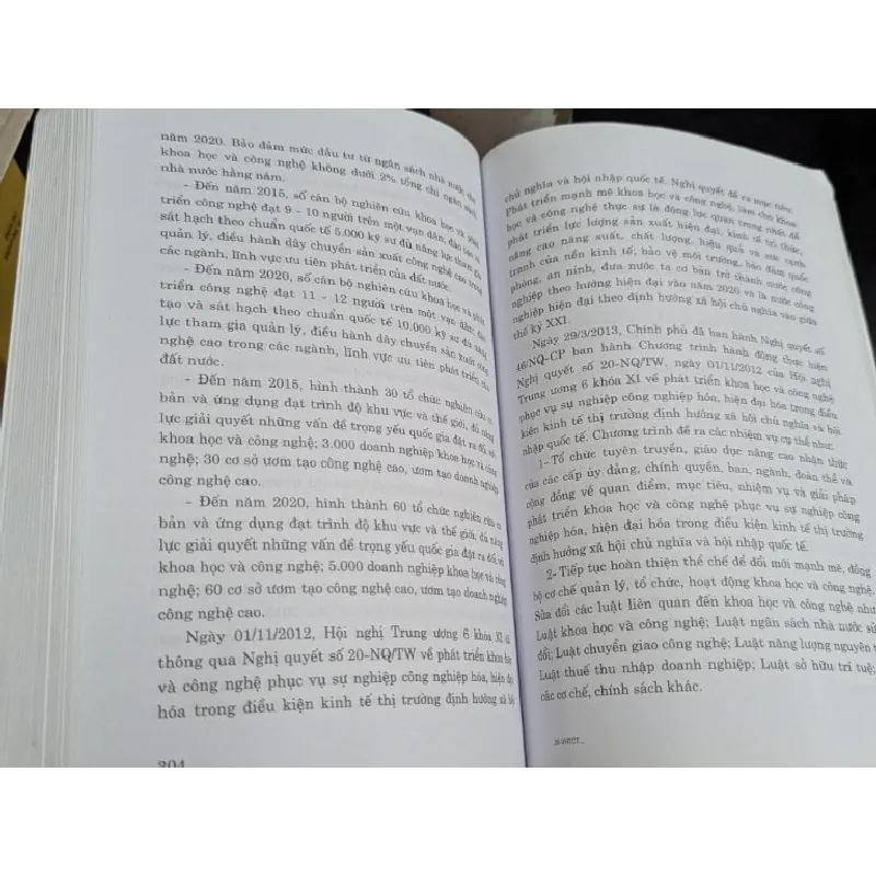 Văn hoá trong chính trị và văn hoá trong kinh tế ở Việt Nam - PGS, TS. Phạm Duy Đức, Vũ Thị Phương Hậu 698230