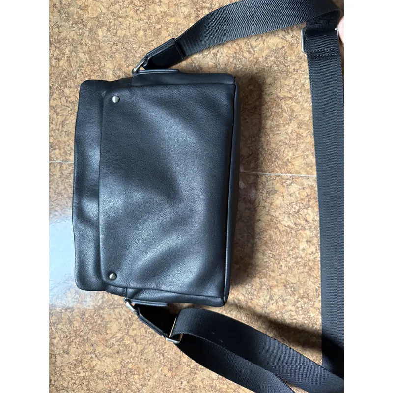 cần pass túi xách thời trang cho nam mới mua da thật 100% bao text  675075