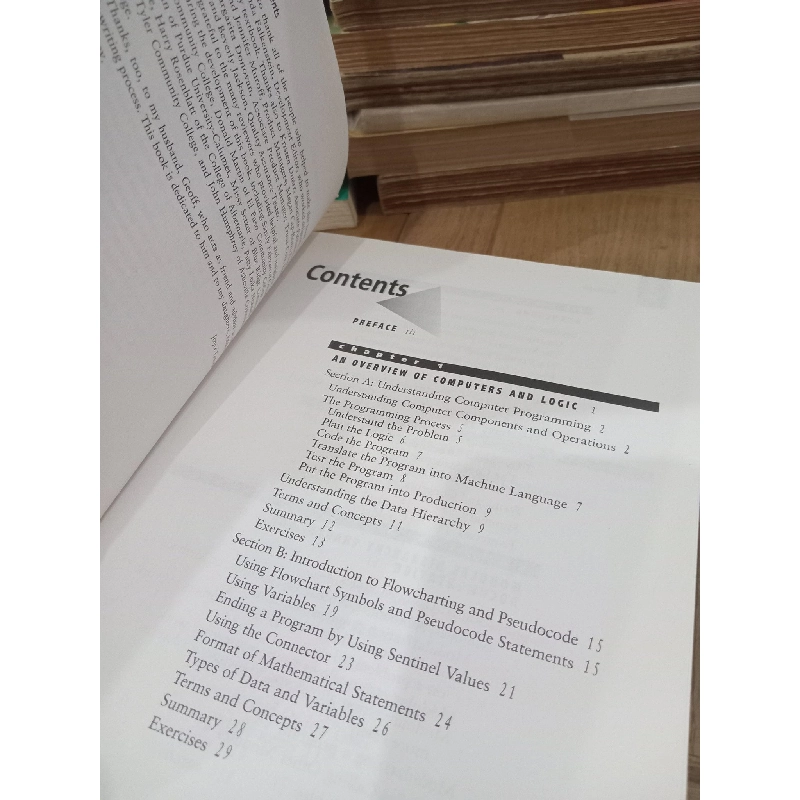 A guide to programming logic and design - Joyce Farrell 790217