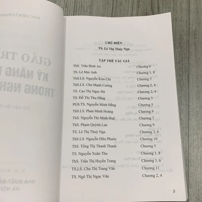 Giáo trình kỹ năng mềm trong nghề luật.  747219