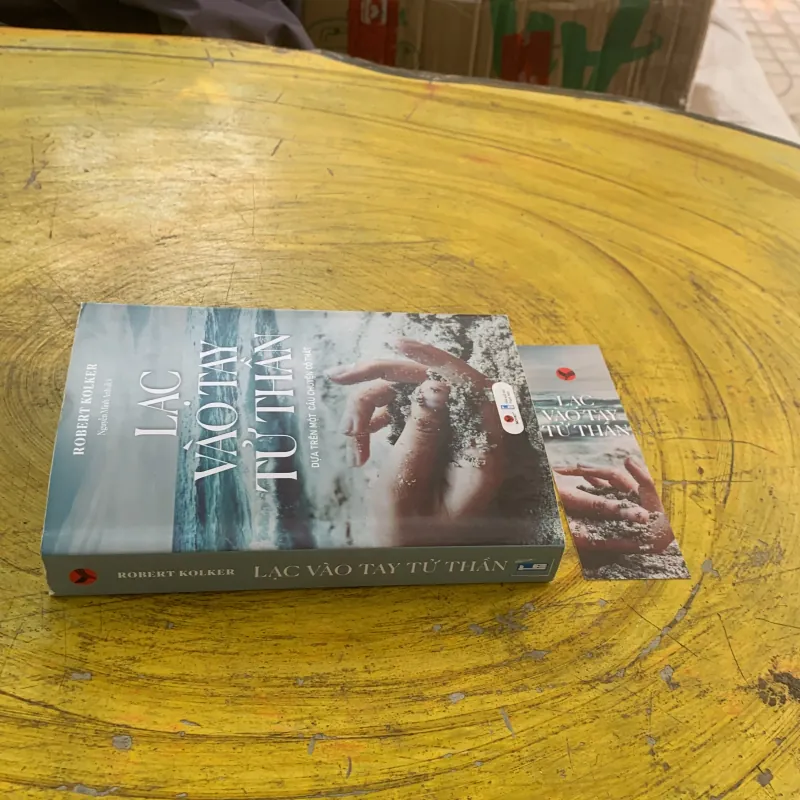 LẠC VÀO TAY TỬ THẦN - ROBERT KOLKER 1022370