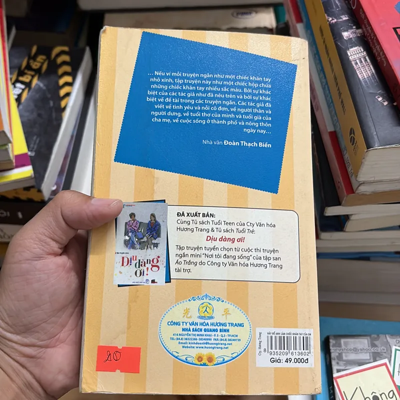 II Sách Tình Yêu: Hãy Để Anh Làm Chiếc Khăn Tay Của Em - 2012 698011