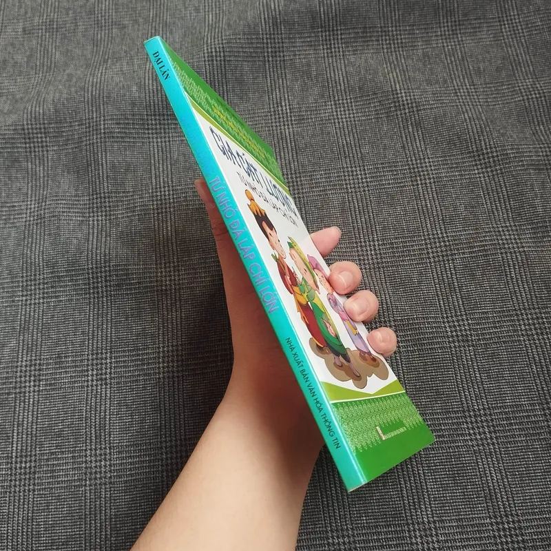 (Gương hiếu thảo người xưa) Gia Cát Lượng từ nhỏ đã lập chí lớn - Đại Lãn (biên soạn) 686722