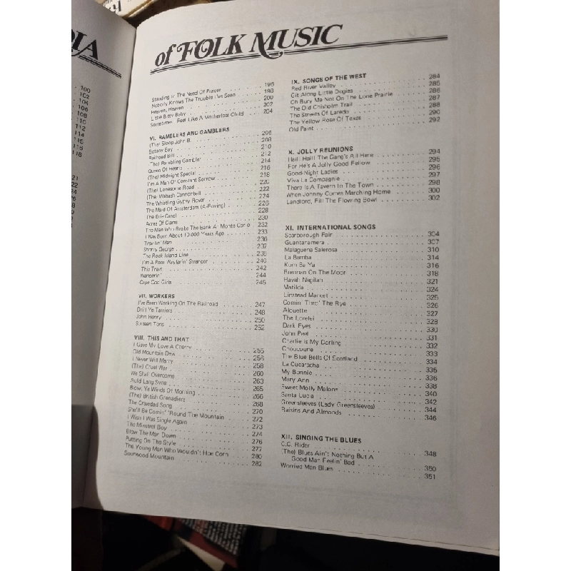 Golden Encyclopedia of Folk Music 331904