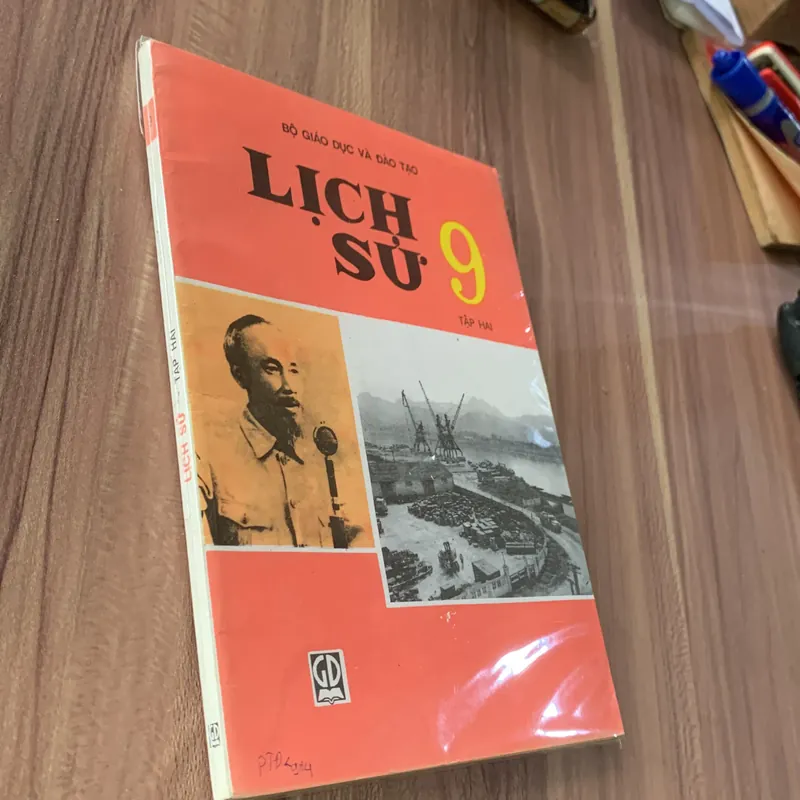 Sách lịch sử 9 tập hai, in năm 2000 674615