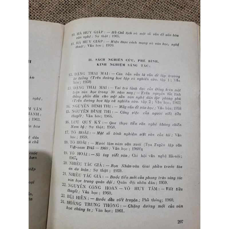 Vấn đề văn xuôi Việt Nam 1945 đến 1970 _ Phong Lê _ xuất bản 1972 328063