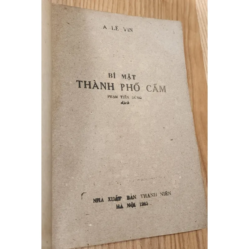 Truyện tình báo BÍ MẬT THÀNH PHỐ CẤM 788575