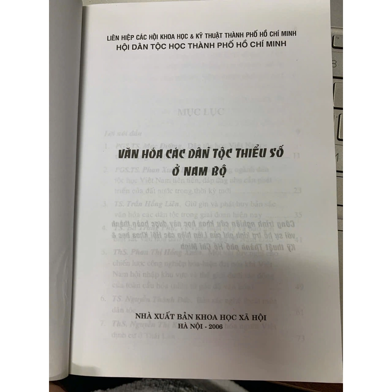 VĂN HÓA CÁC DÂN TỘC THIỂU SỐ Ở NAM BỘ - NGUYỄN THÚY MAI (BIÊN TẬP NỘI DUNG) 548632