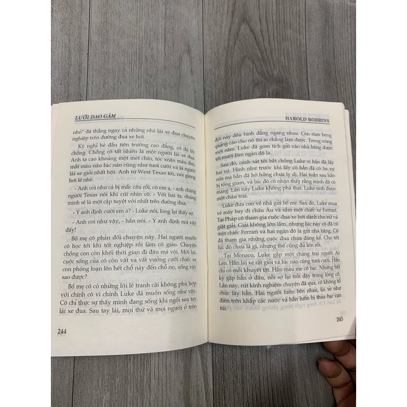Lưỡi dao găm - Harold Robbins. 1a4.  509031