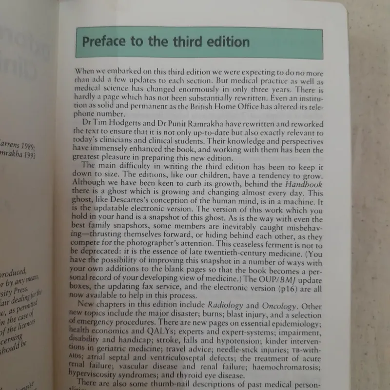 Oxford handbook of clinical medicine. 3rd edition. R.A. Hope 593074