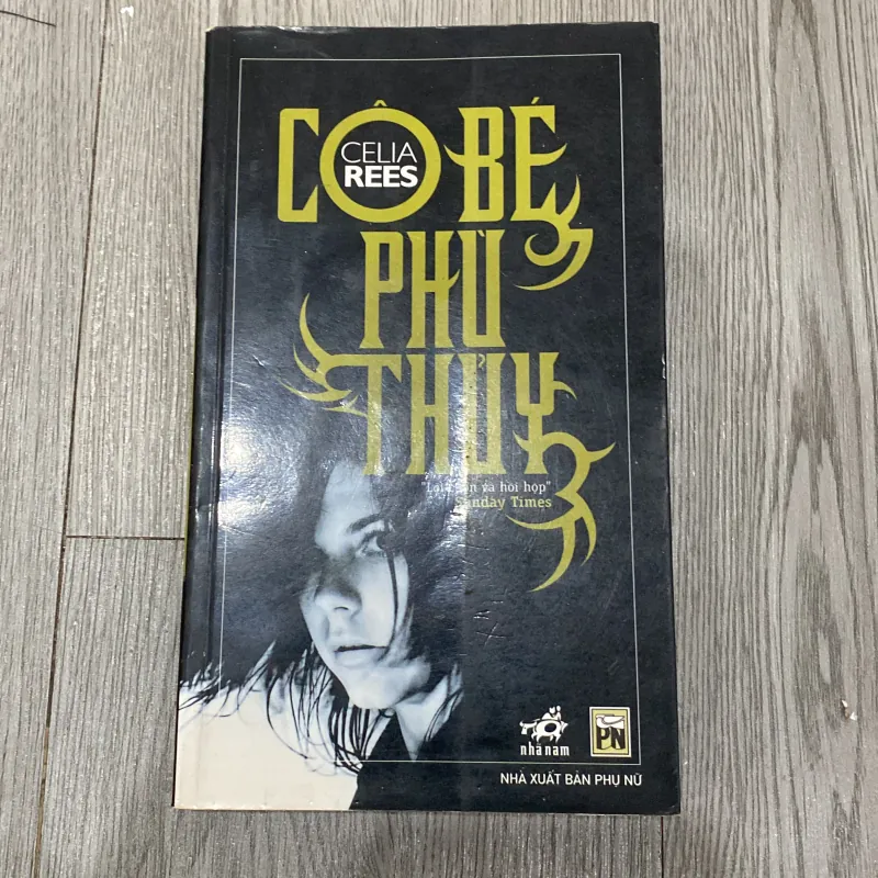 Cô bé phù thuỷ 1021609