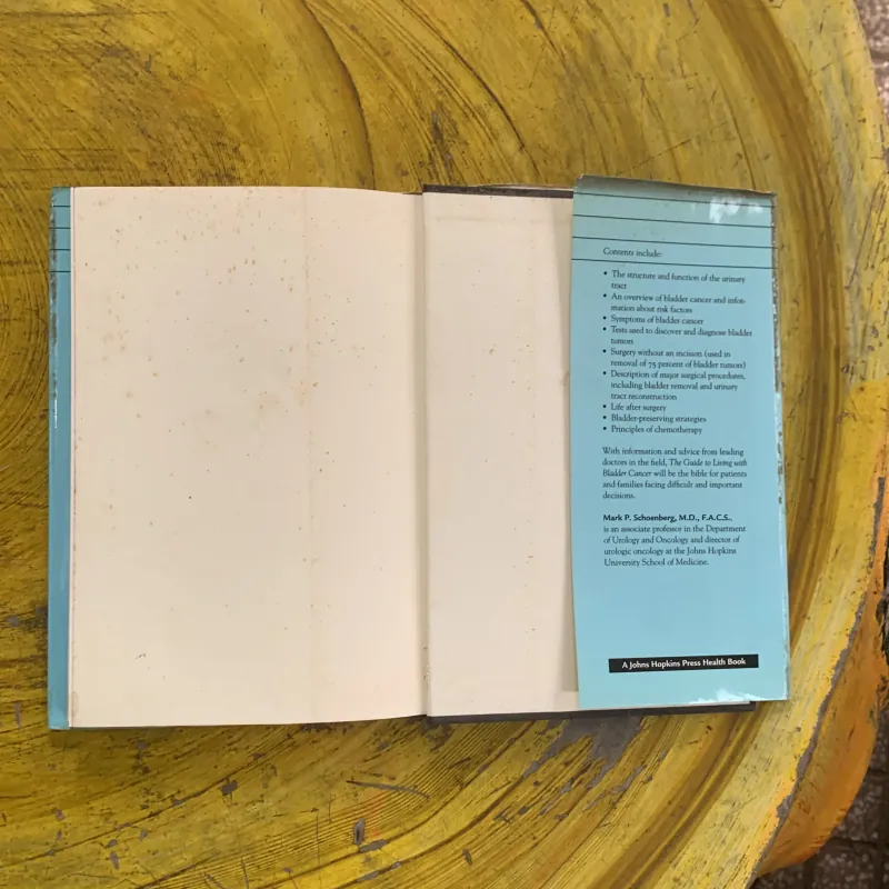 THE GUIDE TO LIVING WITH BLADDER CANCER 1022727