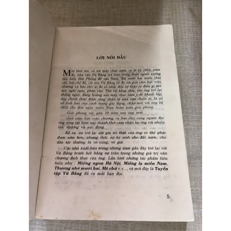 Bốn mươi năm nói láo 993516