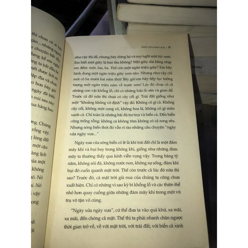 Chuyện nhỏ trong thế giới lớn - E.H.Gombrich 995110