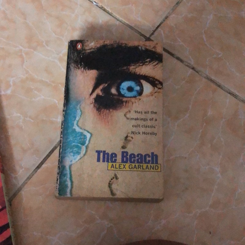 Sách The beach alex garland 70% 183813