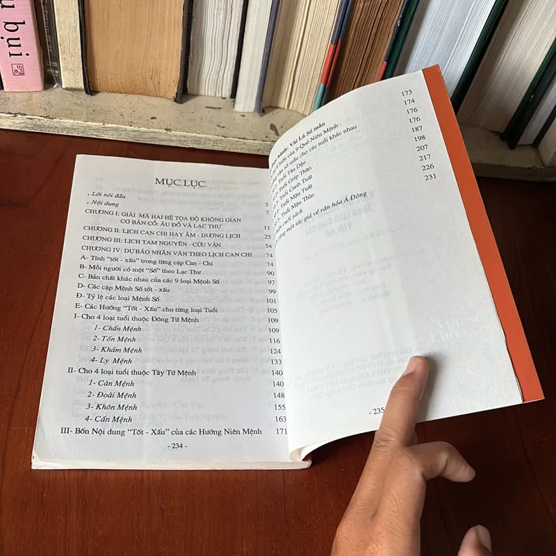 II Tựa sách: Vận Số Nhân Văn Theo Lịch Can Chi Việt Cổ - GS.TS Khoa Học Hoàng Tuấn - 2015 593724