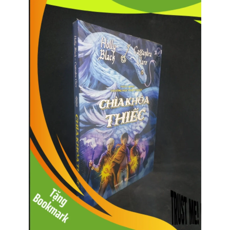(TẶNG BOOKMARK) Chìa khóa thiếc ( phần 3 series trường học pháp thuật ) mới 100% RBK1702 941068
