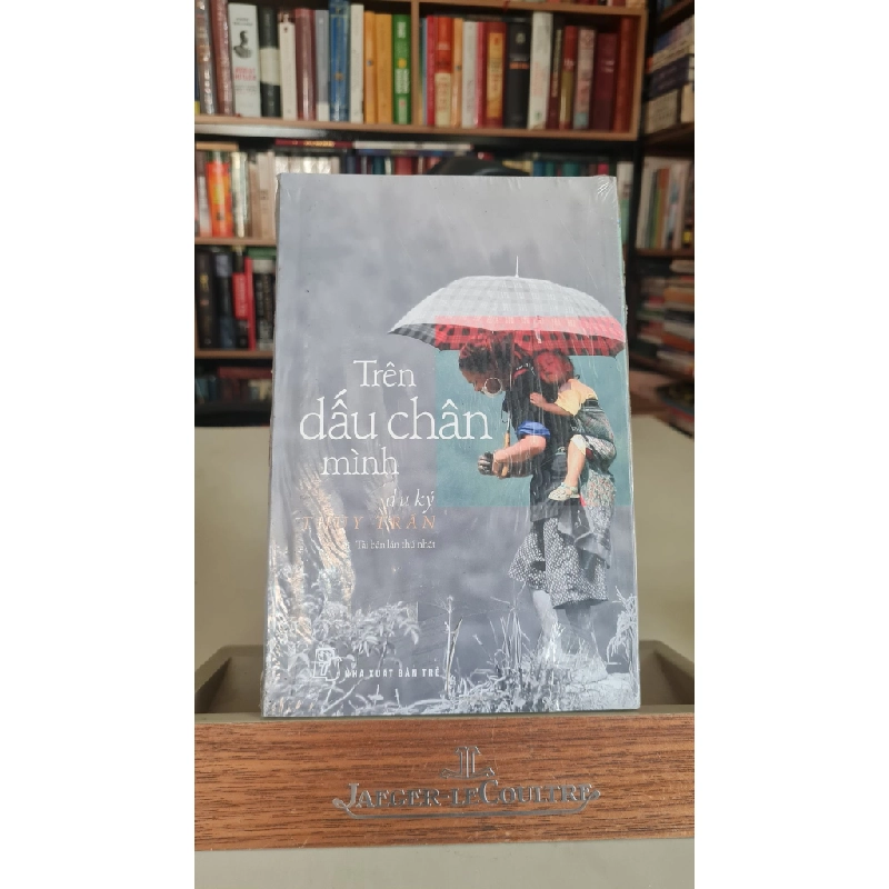 Trên dấu chân mình -mới 80% ố ,có bọc sách -Thủy Trần [2001] SÁCH VĂN HỌC STB411 457096