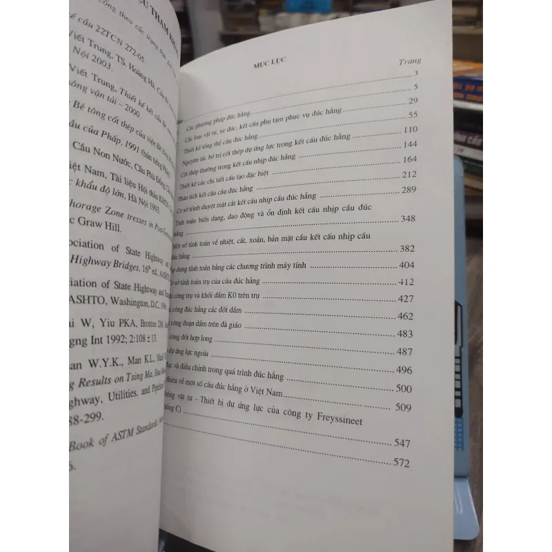 Sách: Công nghệ đúc hẫng cầu bê tông cốt thép - TG: Nguyễn Viết Trung (KT) 740531