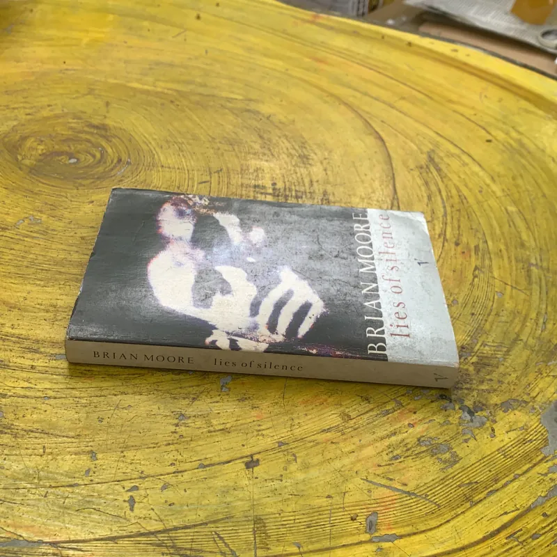 LIES OF SILENCE-  BRIAN MOORE 762240