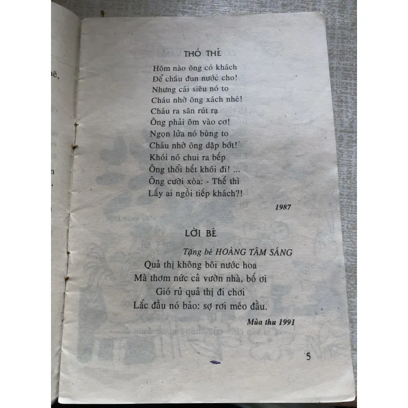 Cái sân chơi biết đi-Thơ Hoàng Tá 971360