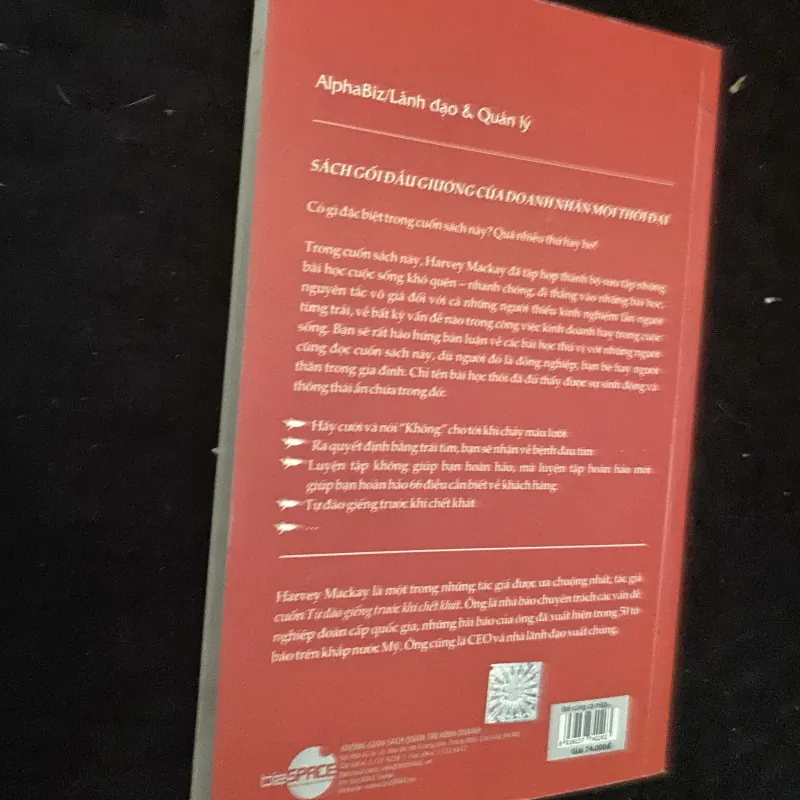 Bơi cùng cá mập mà không bị nuốt chửng-Harvey B. Mackay 1029248