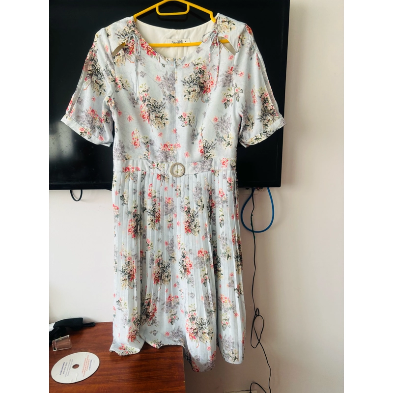 Váy xếp li Em Spo size M mày xanh da trời new 90% 502537