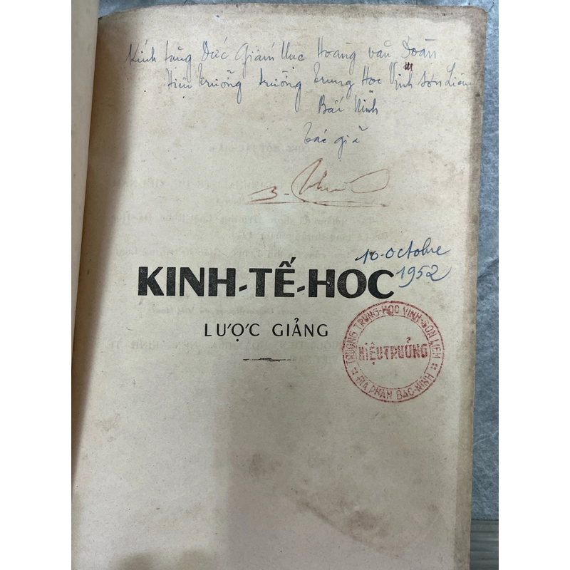 KINH TẾ HỌC LƯỢC GIẢNG (Có chữ ký tác giả) 329353