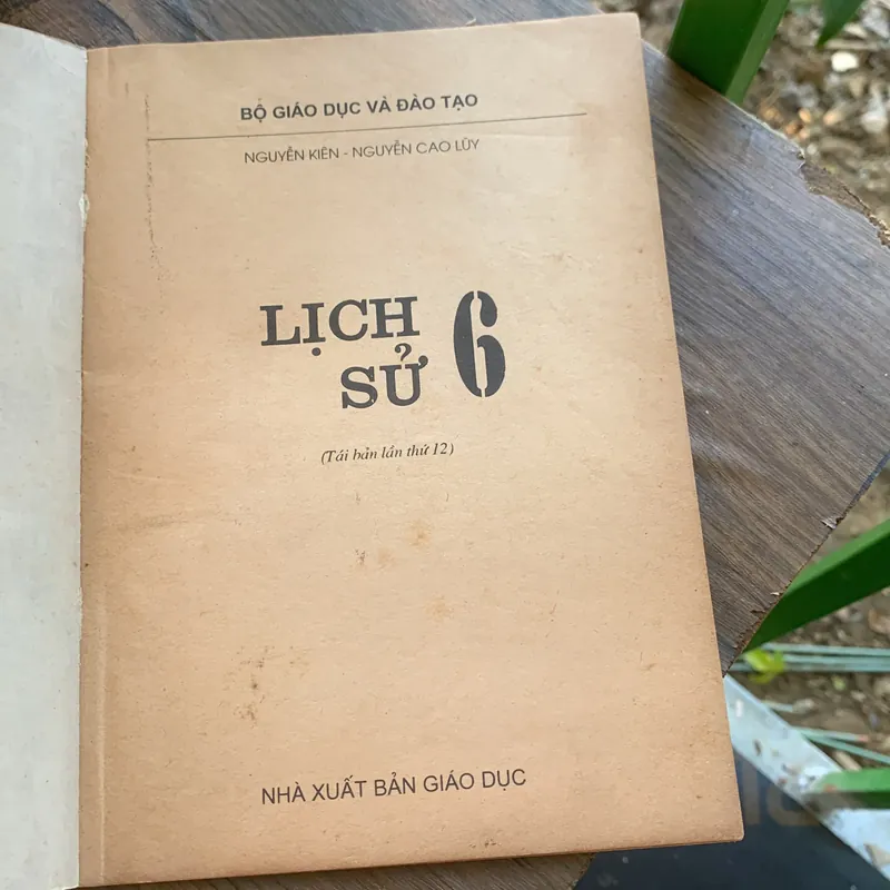 Sách giáo khoa Lịch sử 6, in năm 1999 706729