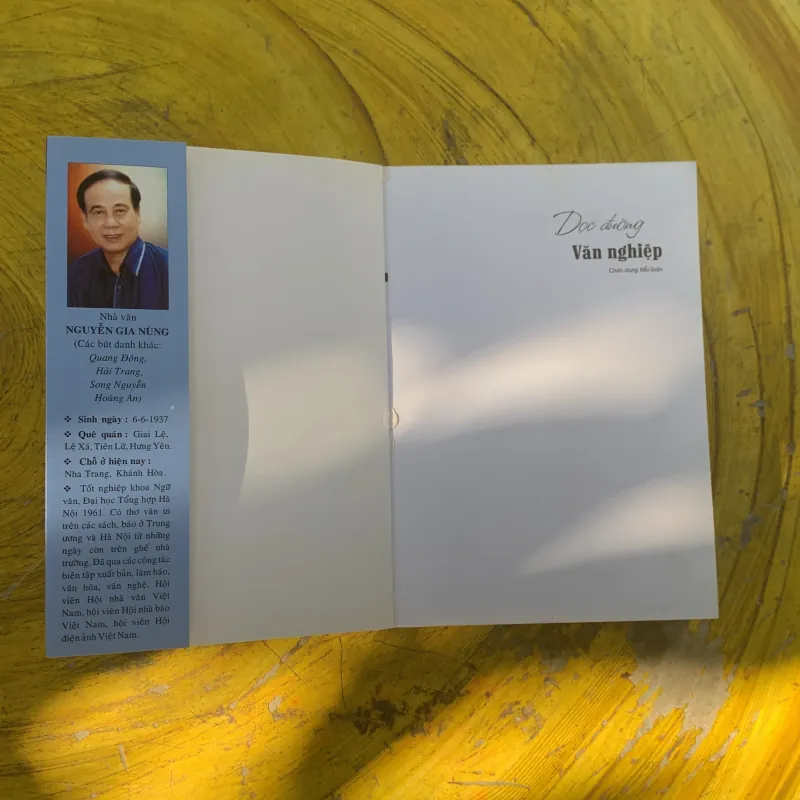 DỌC ĐƯỜNG VĂN NGHIỆP - NGUYỄN GIA NÙNG 1002935