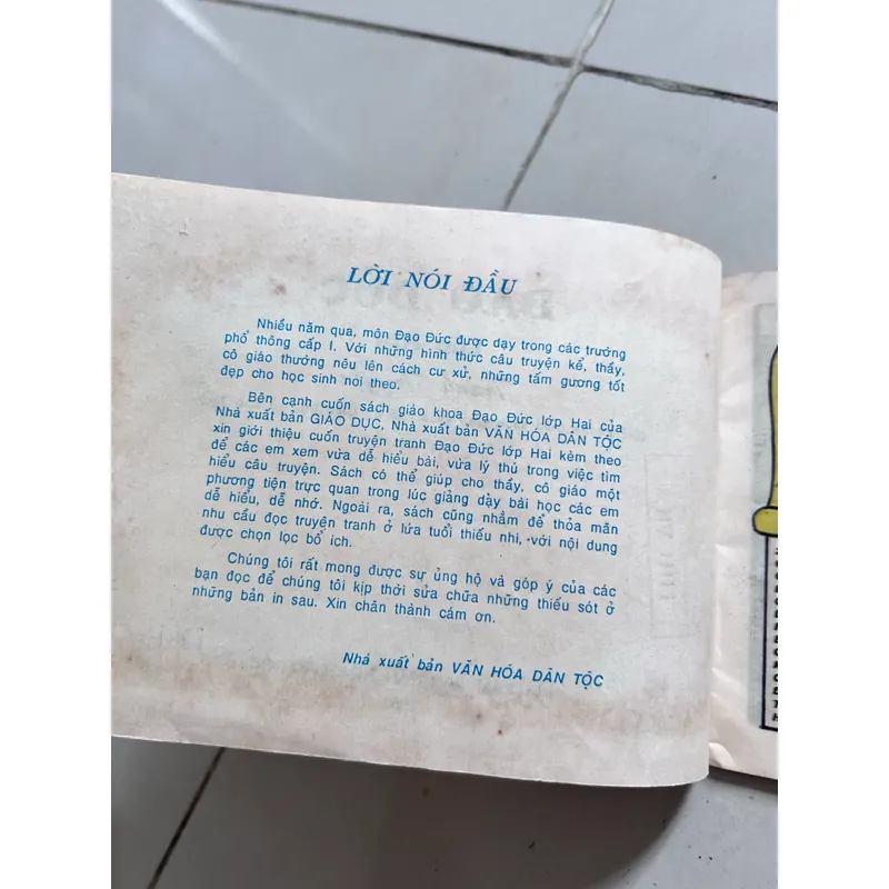 Đạo đức lớp 2 xuất bản 1994  559811