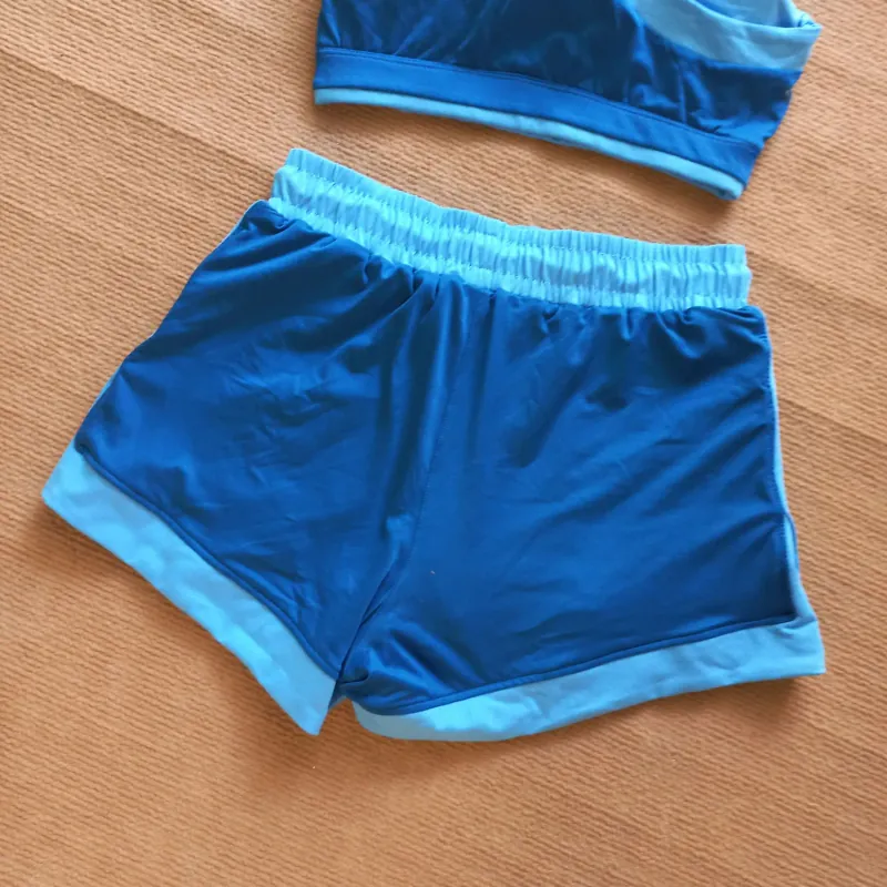 Bộ đồ tập thể dục màu xanh 932390