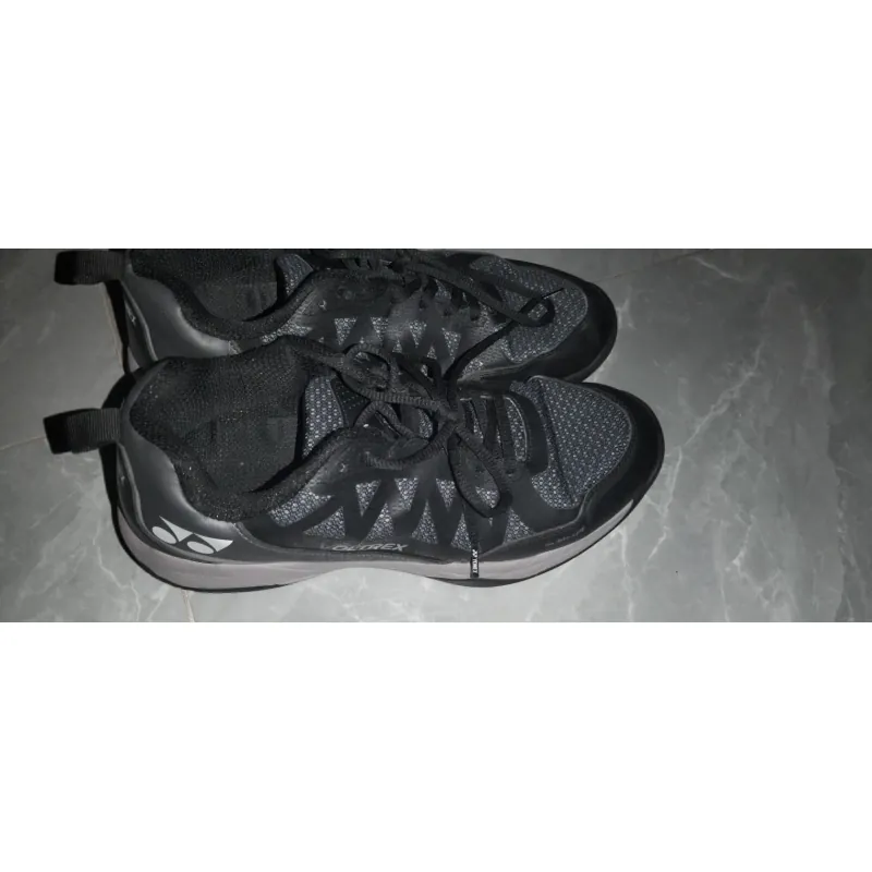 Yonex Voltrex size42 màu đen ( cam kết hàng chính hãng có box) tình trạng :95% 792590