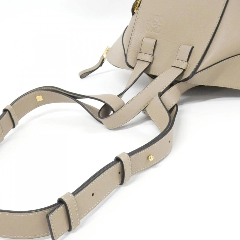 Túi xách vai Loewe Hammock Small 387 30 S35 - Hàng hiệu Authentic 764323