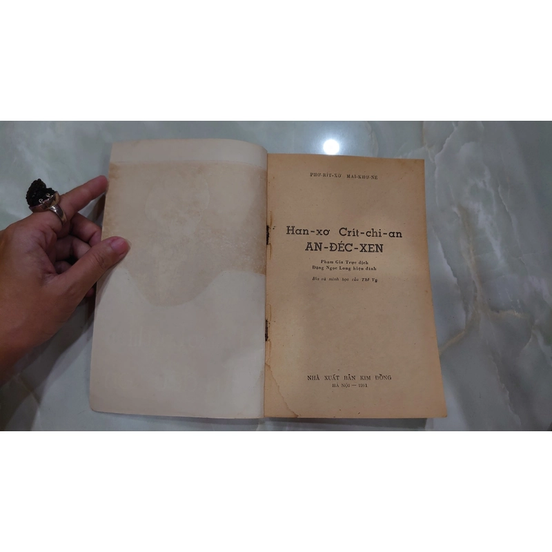 HAN-XƠ CRÍT-CHI-AN AN-ĐÉC-XEN.
Tác giả: Phơ-rít-xơ Mai-khơ-ne.
Người dịch: Phạm Gia Trực.  297140