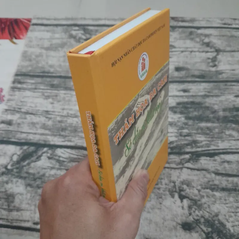 THẢM HỌA DA CAM-Sẻ chia và Khát vọng. Hội Nạn nhân Da cam VN. Nxb Quân Đội. 746988