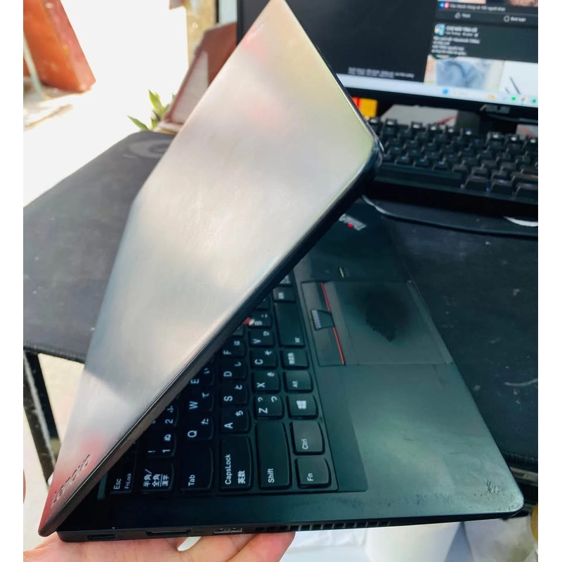 Thinkpad mỏng nhẹ - Cpu i5 7200U / Ram 8gb / ssd 256 - Máy full chức năng ko lỗi lầm gì 521795