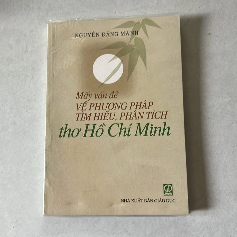 Mấy vấn đề về phương pháp tìm hiểu, phân tích thơ Hồ Chí Minh - Nguyễn Đăng Mạnh  - 2003s 521715