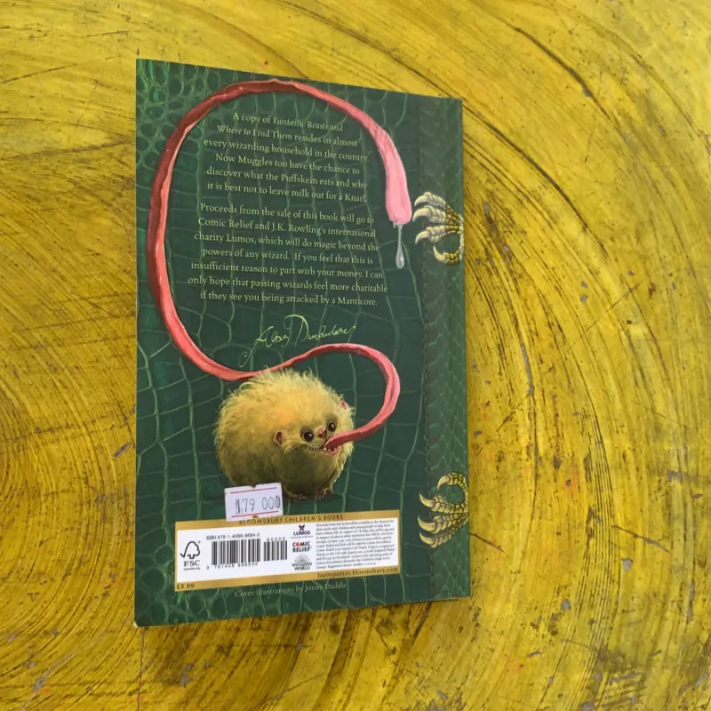 FANTASTIC BEASTS AND WHERE TO FIND THEM NEWT SCAMANDER - J.K. ROWLING 1030245