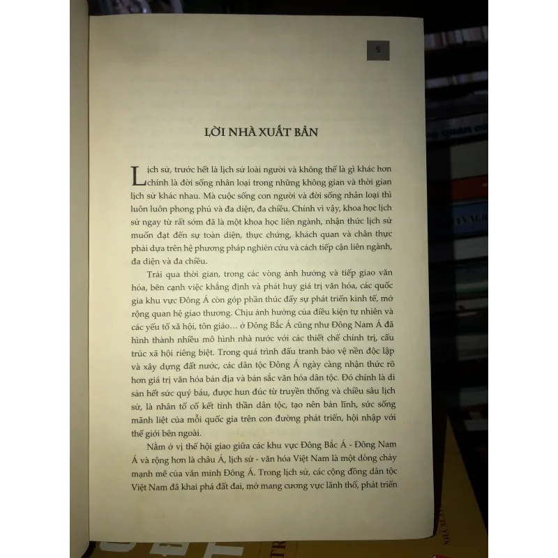 Lịch sử và văn hoá - Tiếp cận đa chiều, liên ngành - Nguyễn Văn Kim - Phạm Hồng Tung 755950