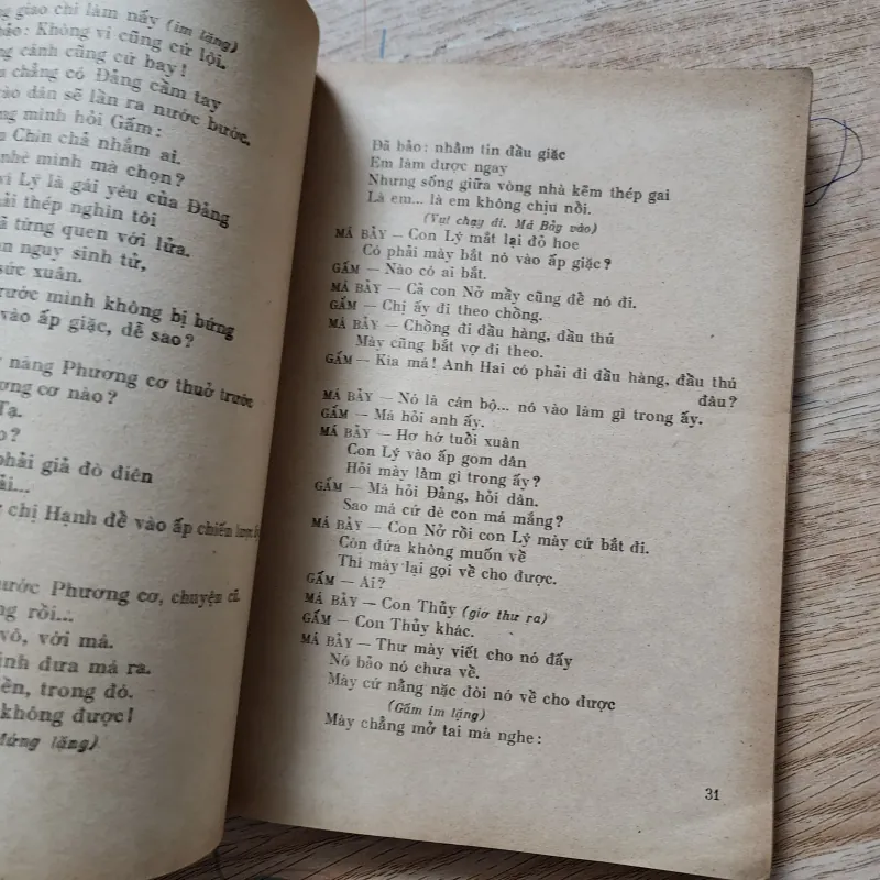 Hồng gấm tuổi 20 | kịch thơ | Lưu trọng lư | 1973 760173