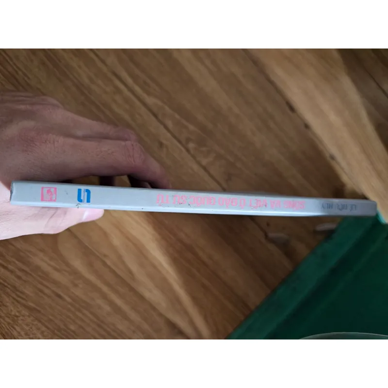 Sống và viết ở đảo quốc Sư Tử (có chữ ký tác giả)
 756915