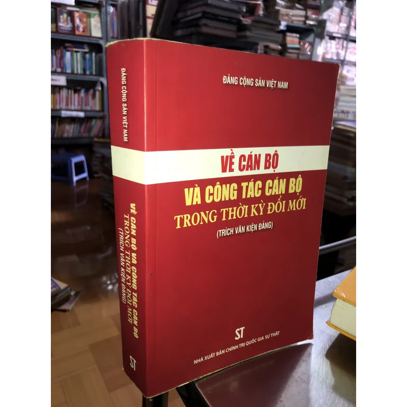 Về cán bộ và công tác cán bộ trong thời kỳ đổi mới  720303
